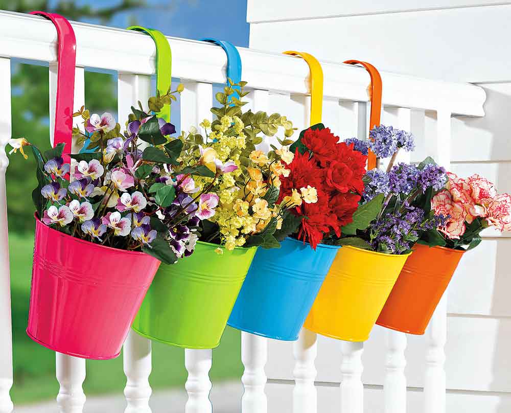 bright-colorful-hanging-aluminium-Brylanehome-Bucket-Brigade-Fence-Top-Pot-Flower-Planters